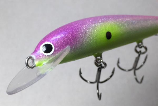 Karikko Wobbler, Länge: 11 cm, Farbe: Pink Yellow Dot 115, schwimmend, von Suomen Uistin The Finnish Lure Company (Jarmo Rapala)